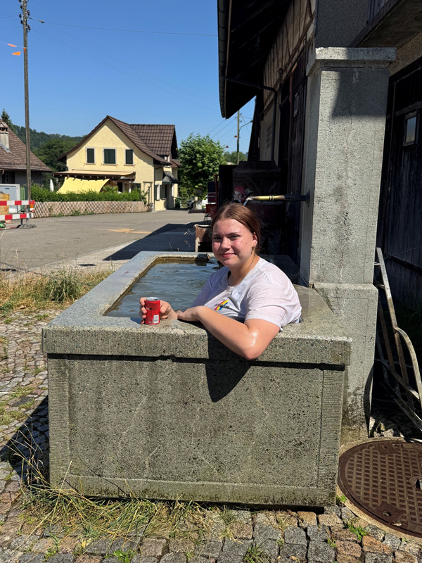 Alina im Brunnen